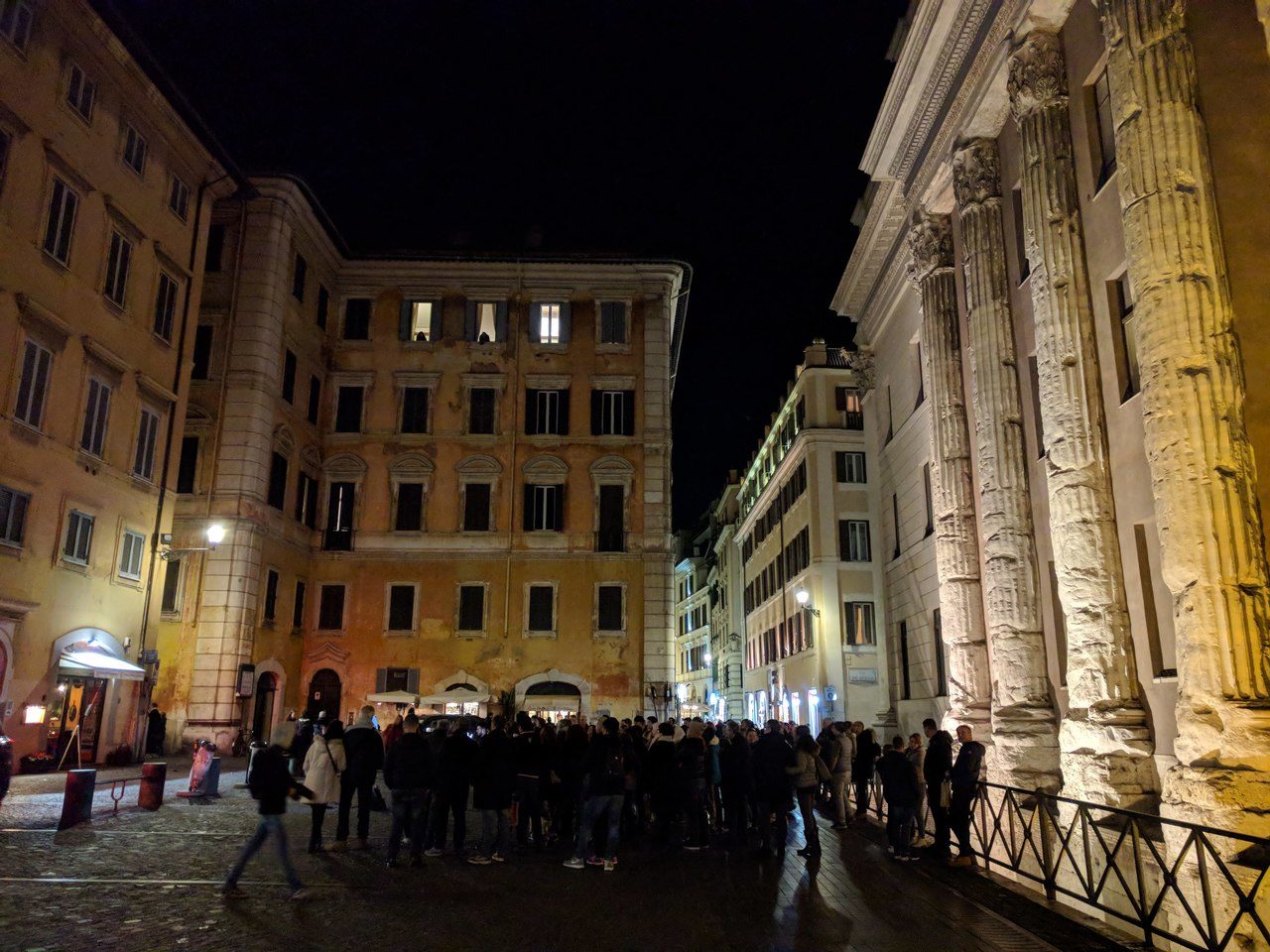 959. Piazza di Pietra, 40, 00186 Roma RM, Italia | Italia 2018 | © LucianoFantuzzi.com, 2020